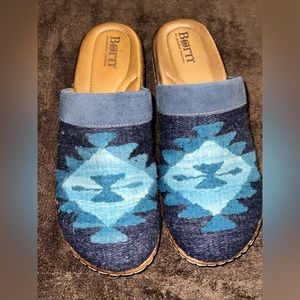 BORN Bandy Women's Clogs | Size 8 women’s clogs. Gently used